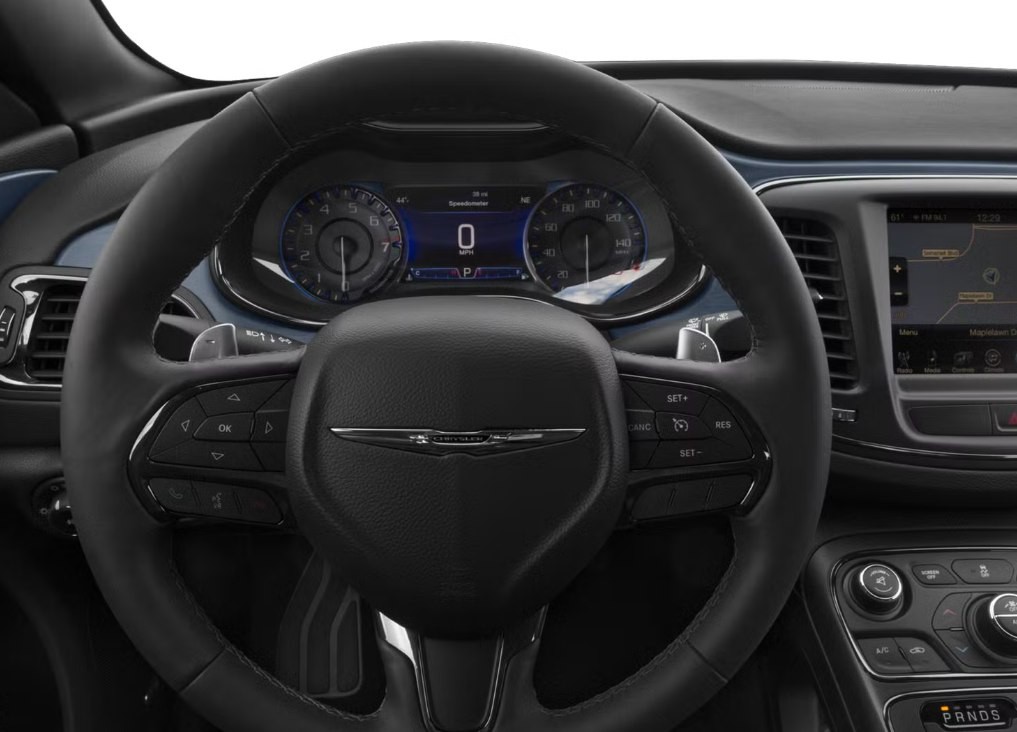 2015 Chrysler 200 Image 4