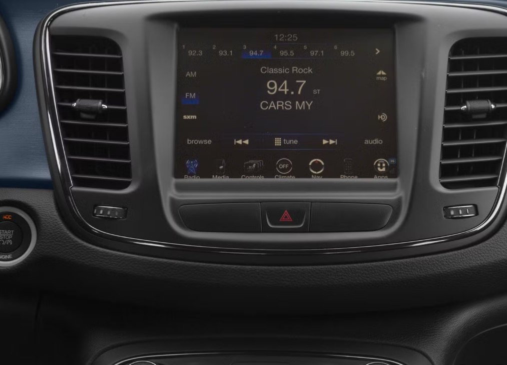 2015 Chrysler 200 Image 5