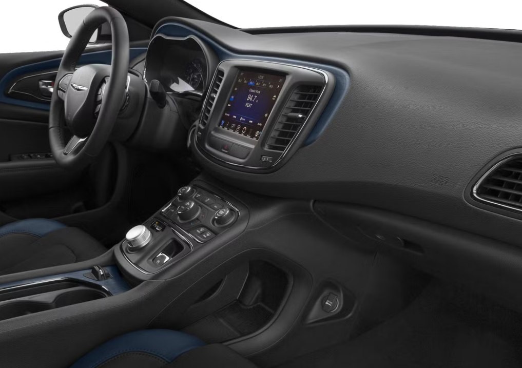 2015 Chrysler 200 Image 6