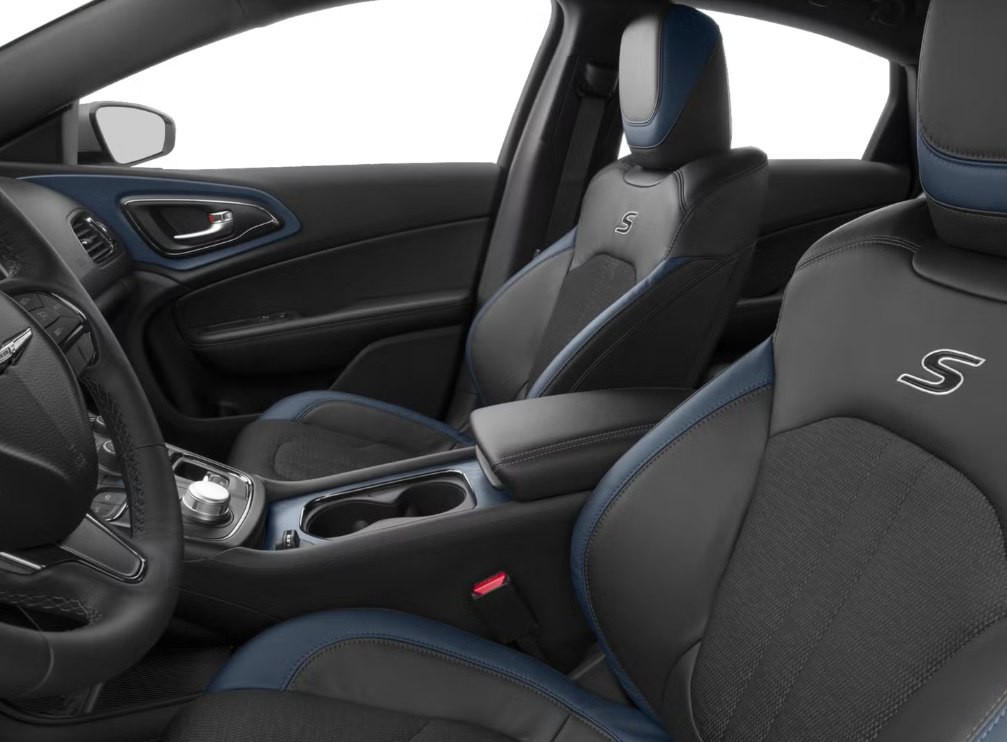 2015 Chrysler 200 Image 8