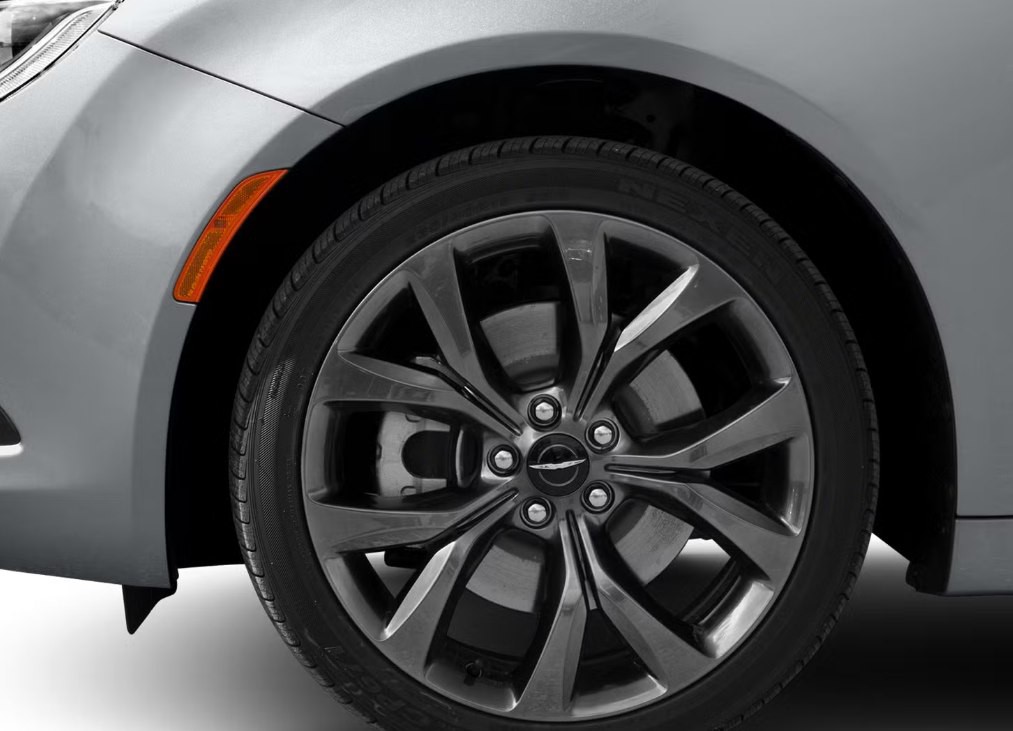 2015 Chrysler 200 Image 12