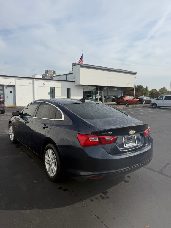 2017 Chevrolet Malibu Image 3