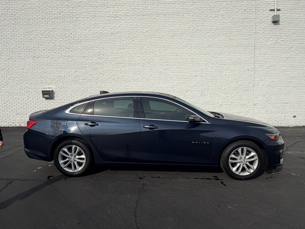 2017 Chevrolet Malibu Image 6