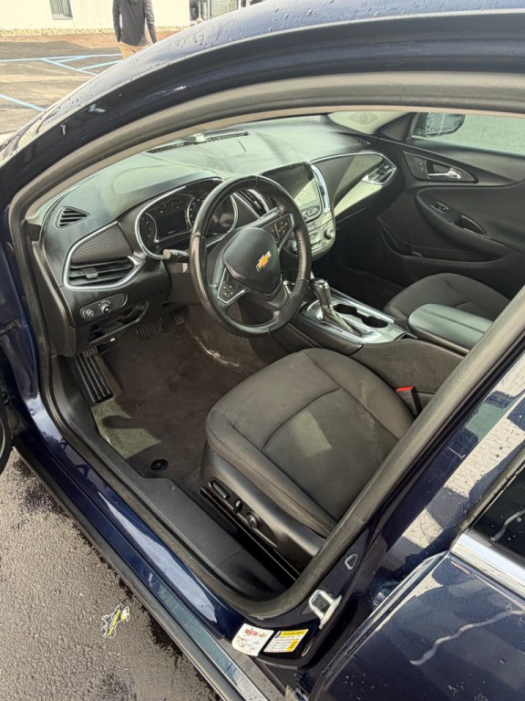 2017 Chevrolet Malibu Image 9
