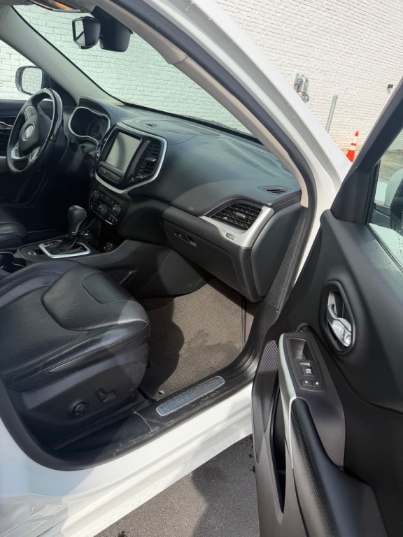 2016 Jeep Cherokee Image 9