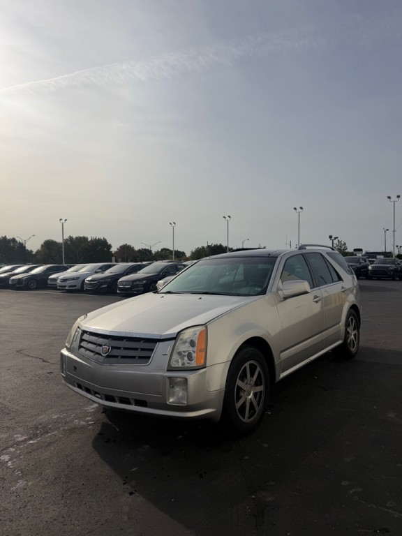 2004 Cadillac SRX Image 1