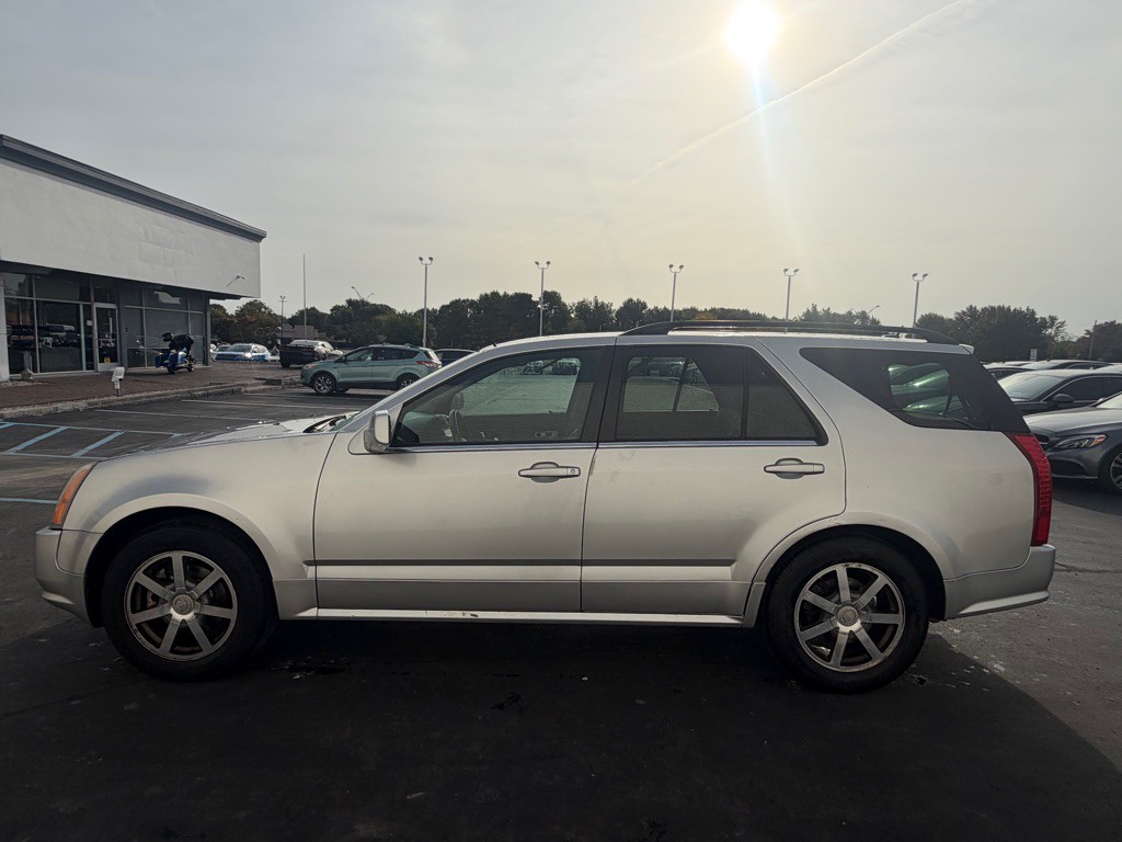 2004 Cadillac SRX Image 2