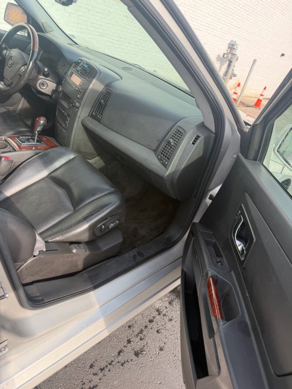 2004 Cadillac SRX Image 9