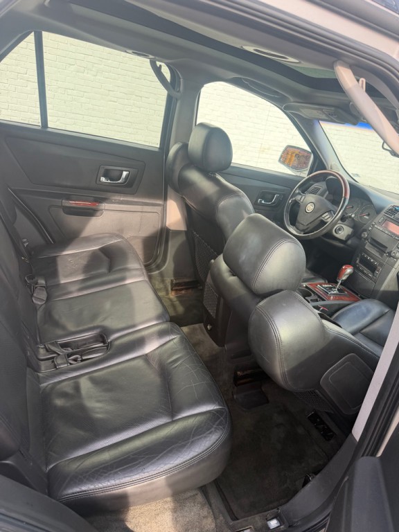 2004 Cadillac SRX Image 10