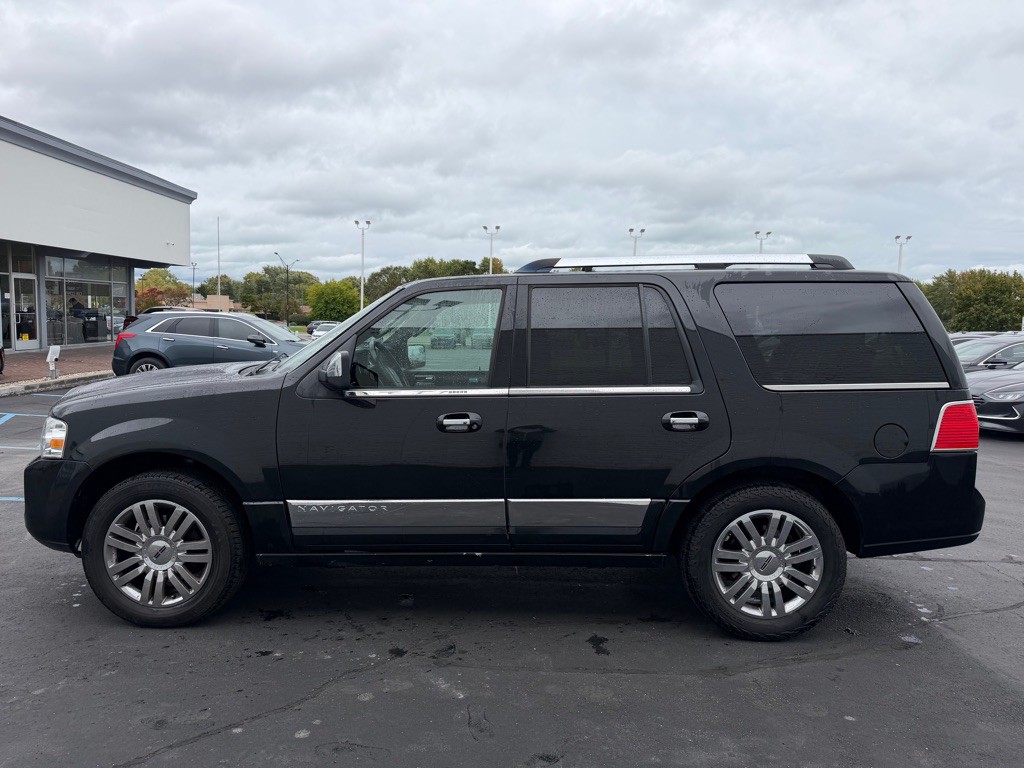 2012 Lincoln Navigator Image 2