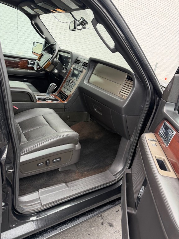 2012 Lincoln Navigator Image 9