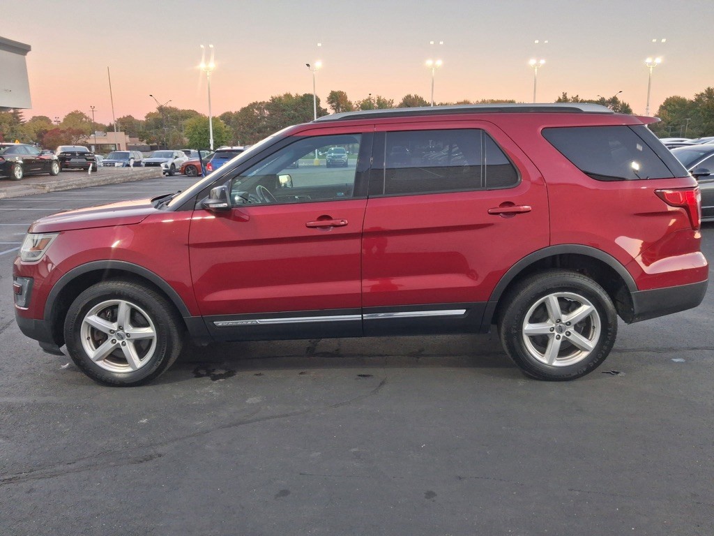2016 Ford Explorer Image 2
