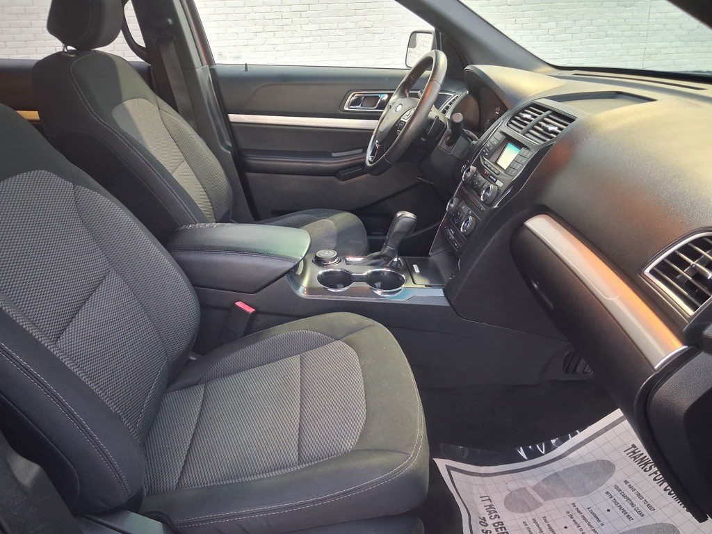2016 Ford Explorer Image 9