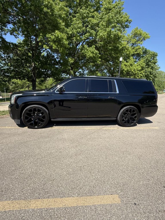 2015 GMC Yukon Image 2
