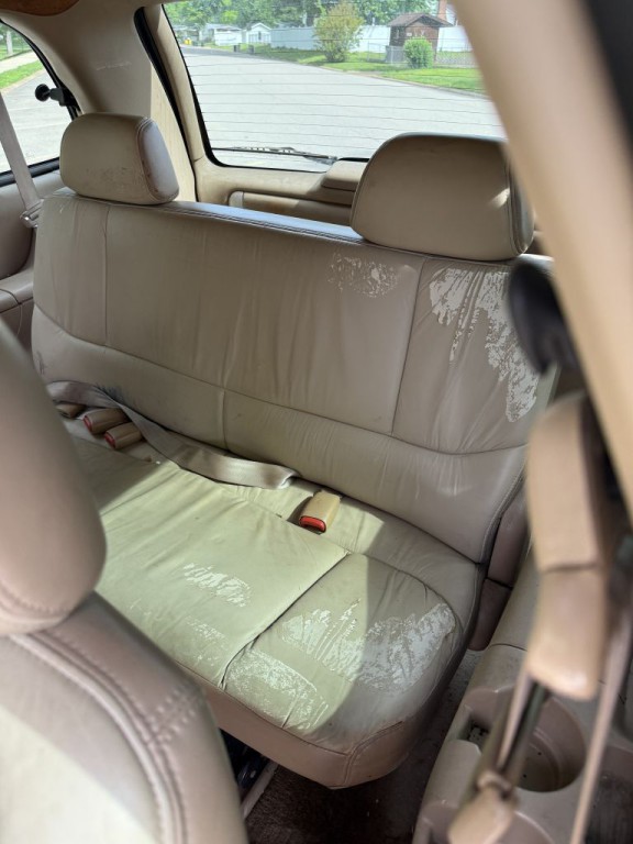 1996 Chrysler Town & Country Image 11
