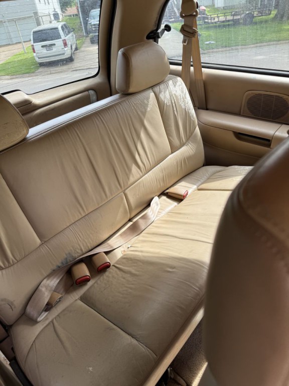 1996 Chrysler Town & Country Image 12