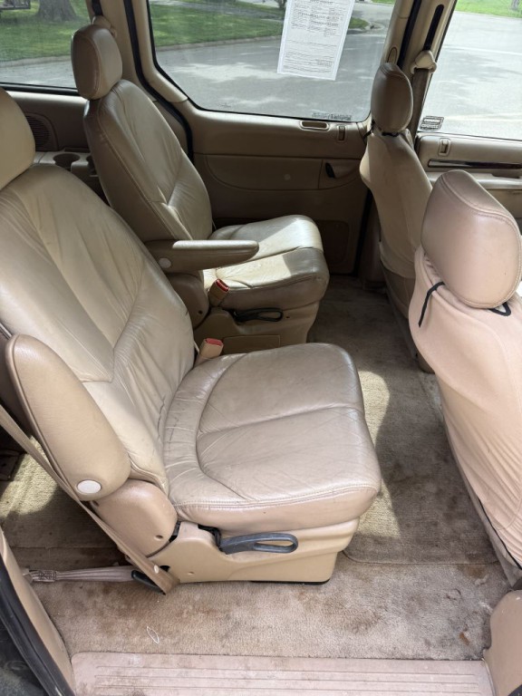 1996 Chrysler Town & Country Image 13