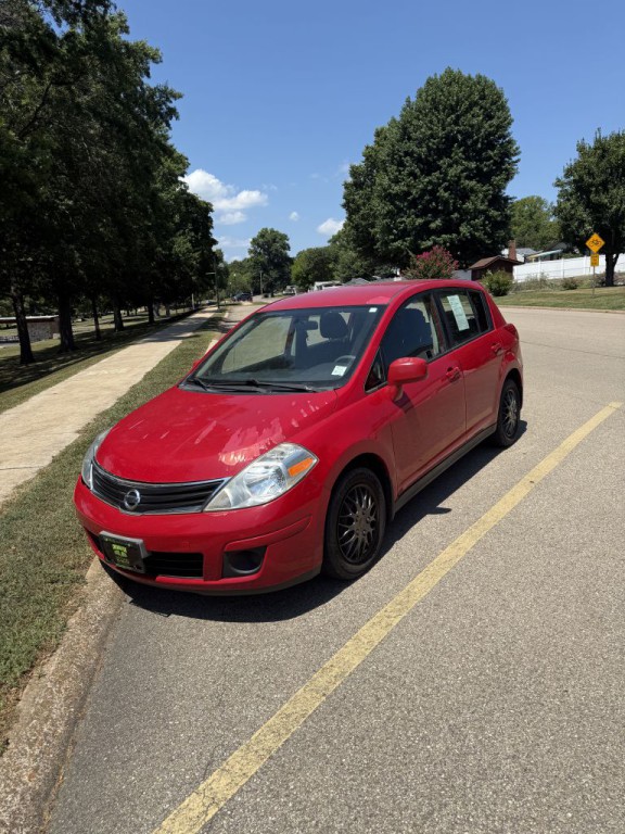 2010 Nissan Versa Image 1