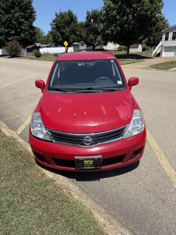 2010 Nissan Versa Image 2