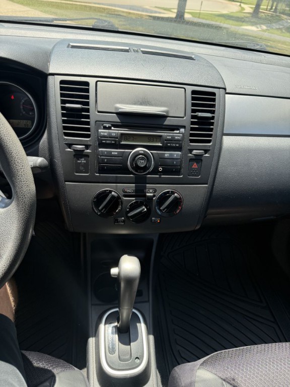 2010 Nissan Versa Image 13