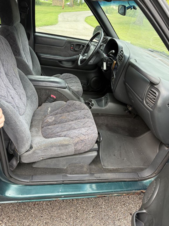 1998 GMC Sonoma Image 11