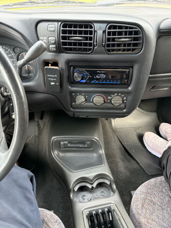 1998 GMC Sonoma Image 12