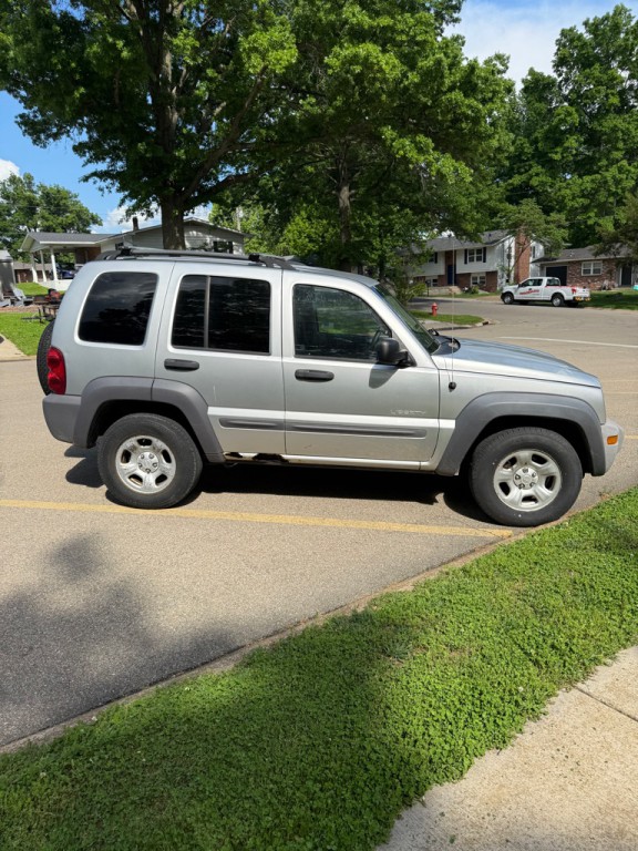 2004 Jeep Liberty Image 4