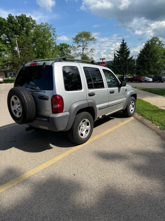 2004 Jeep Liberty Image 5