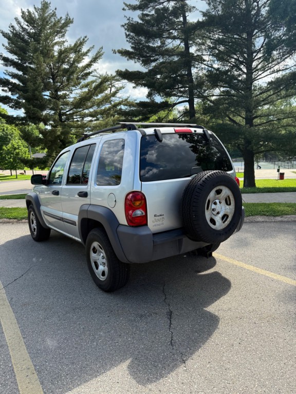 2004 Jeep Liberty Image 7