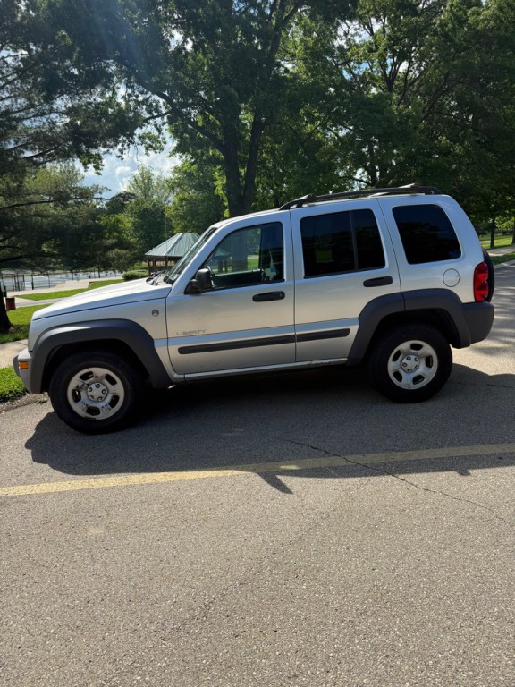 2004 Jeep Liberty Image 8