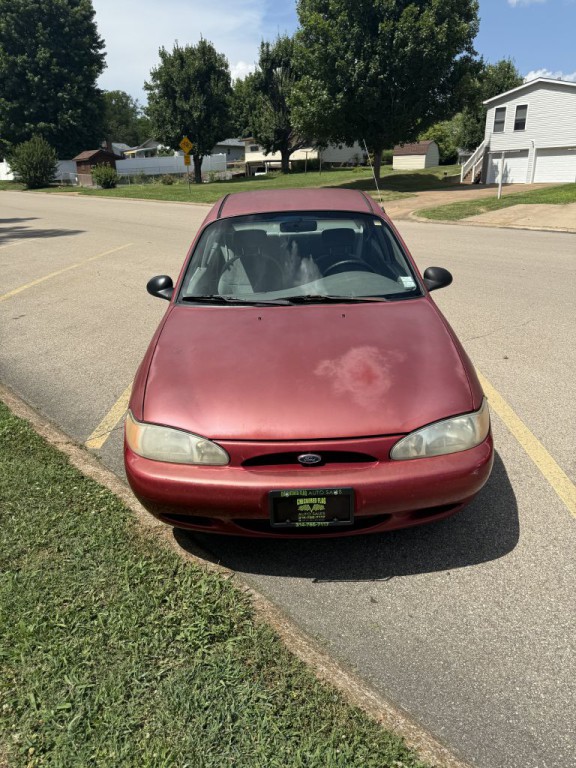 2001 Ford Escort Image 2