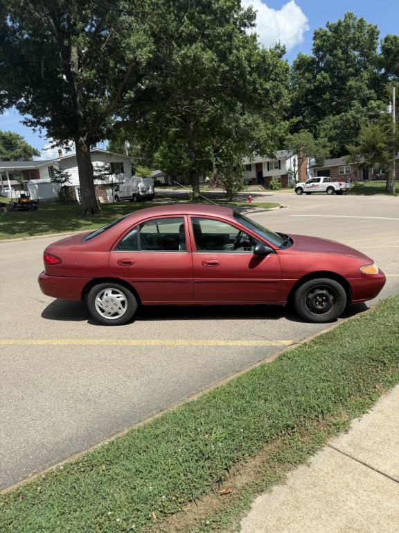 2001 Ford Escort Image 4