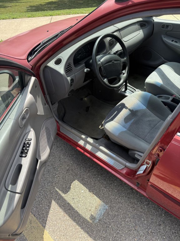 2001 Ford Escort Image 9