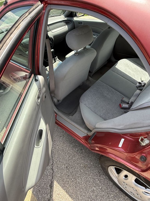 2001 Ford Escort Image 10