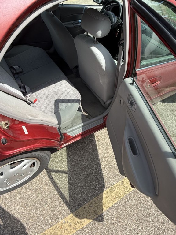 2001 Ford Escort Image 11