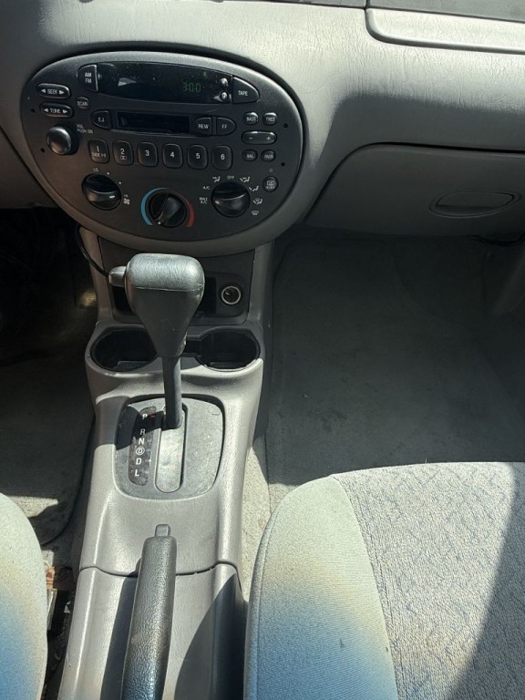 2001 Ford Escort Image 13