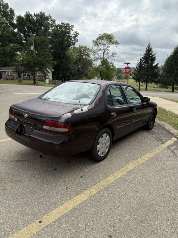 1997 Nissan Altima Image 5