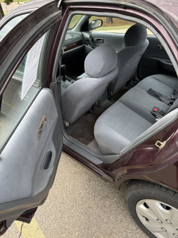 1997 Nissan Altima Image 10