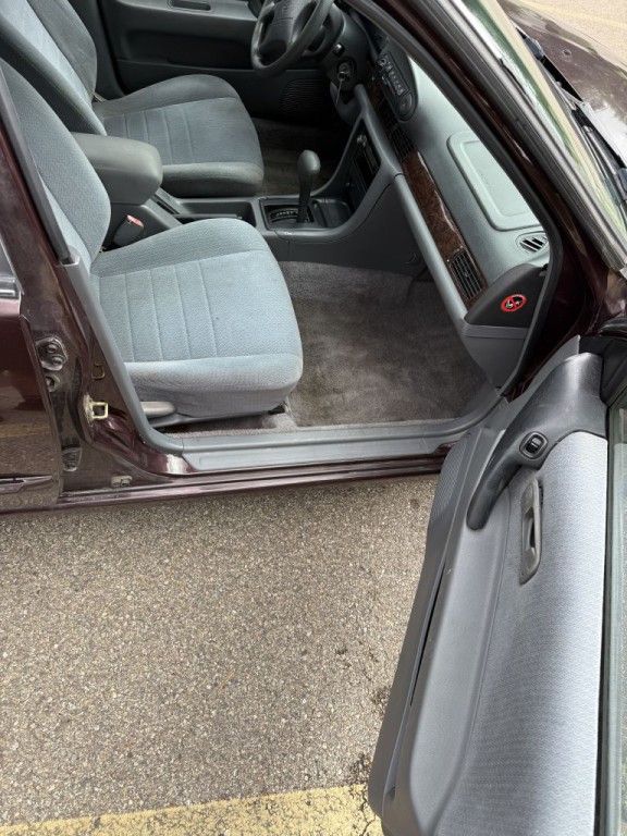 1997 Nissan Altima Image 12