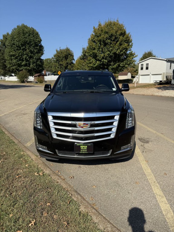 2016 Cadillac Escalade Image 2