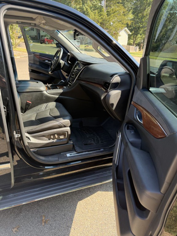 2016 Cadillac Escalade Image 16