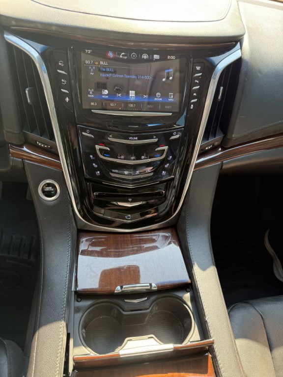 2016 Cadillac Escalade Image 17