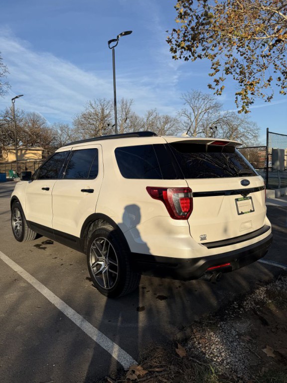 2018 Ford Explorer Image 4