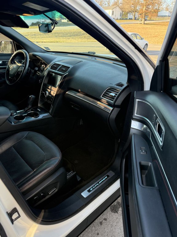2018 Ford Explorer Image 16