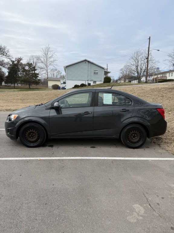 2014 Chevrolet Sonic Image 2