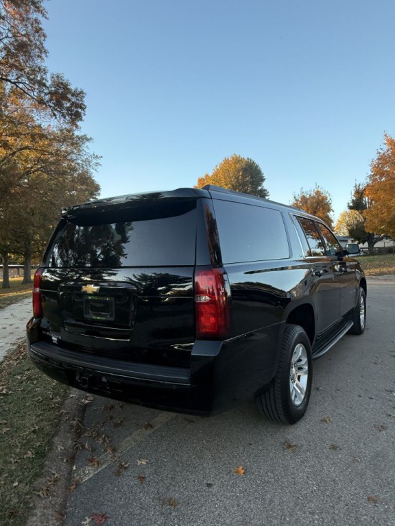 2018 Chevrolet Suburban Image 3
