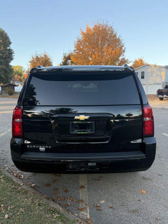 2018 Chevrolet Suburban Image 4