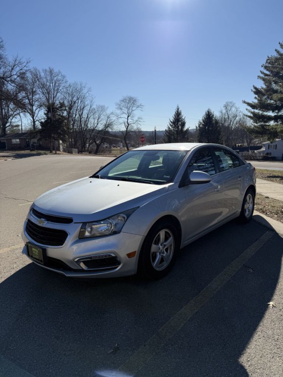 2015 Chevrolet Cruze Image 2