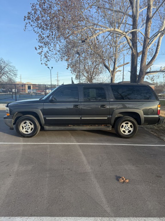 2005 Chevrolet Suburban Image 3