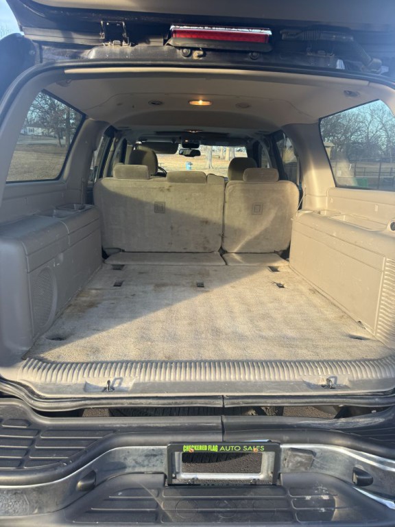 2005 Chevrolet Suburban Image 11